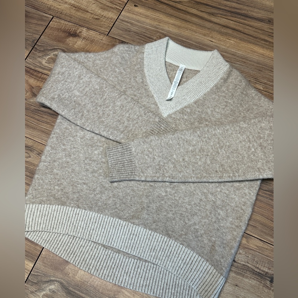 NWOT Beige V-Neck Lululemon alpaca & Moreno Wool blend knit Sweater. Size XS. - Picture 3 of 8